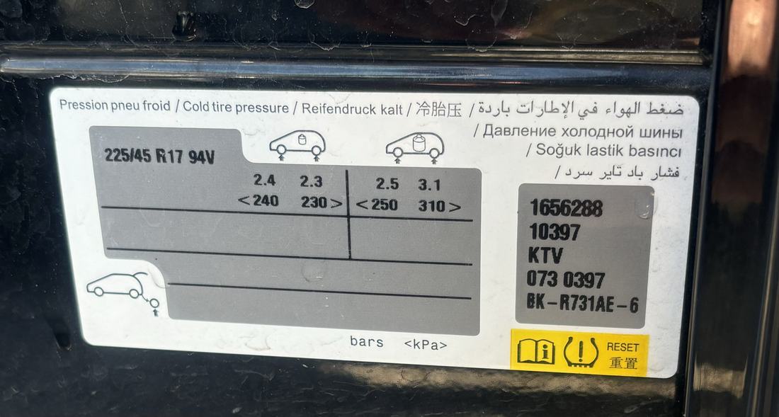 Nalepka s tlakom na stebričku vrat