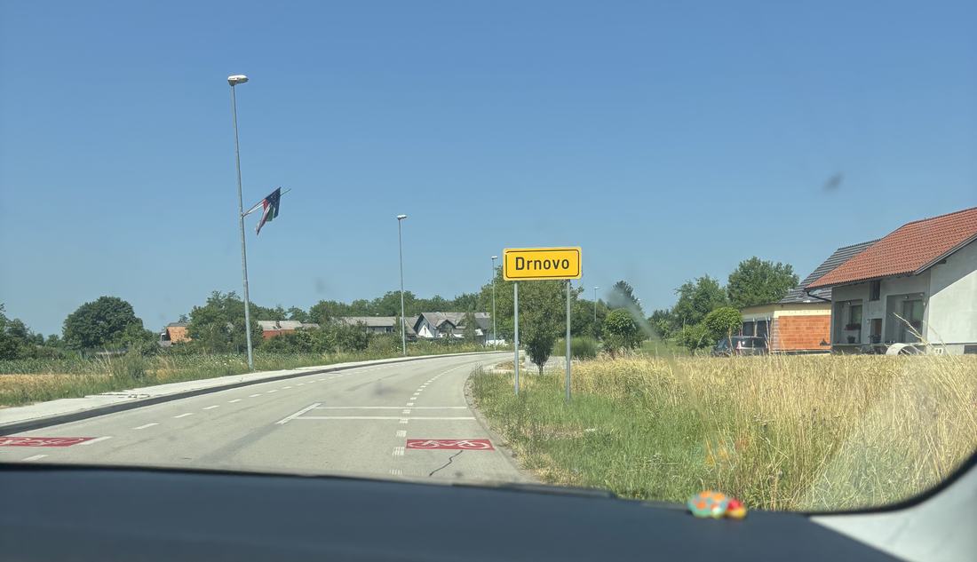 Tabla naselja Drnovo